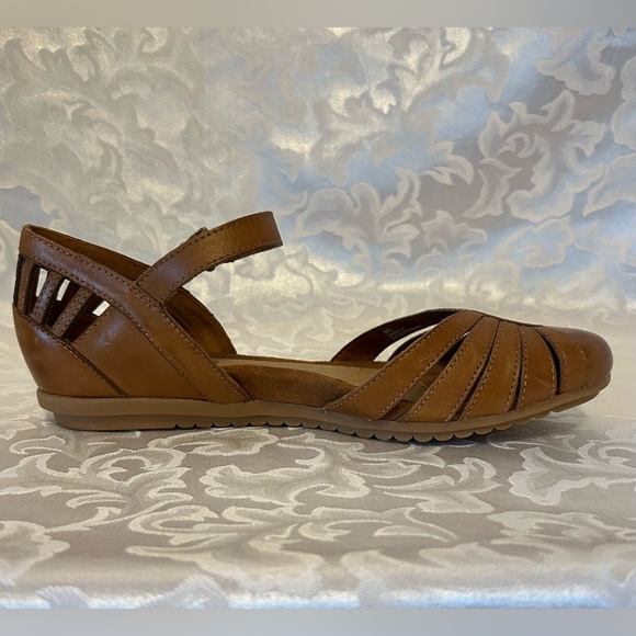 NWOT Cobb Hill By New Balance Brown Leather Flats With Decorative Cutouts, 9N - Picture 5 of 12
